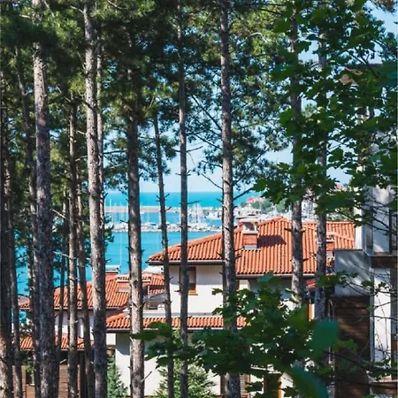 Апартамент Marina Forest